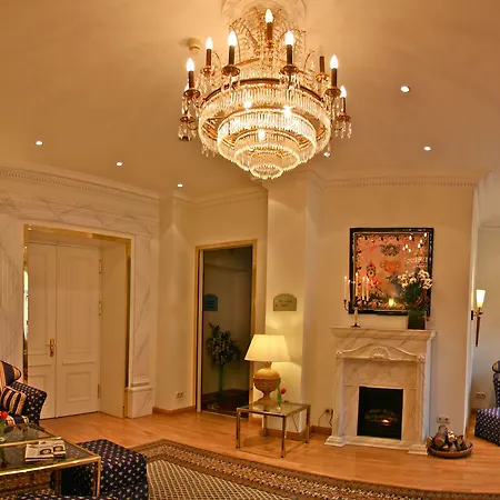 Bayerischer Hof Hotel 4*