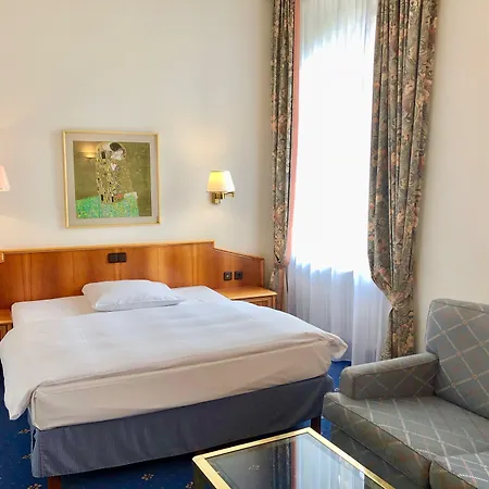 Bayerischer Hof 4*