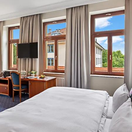 Bayerischer Hof Hotel 4*