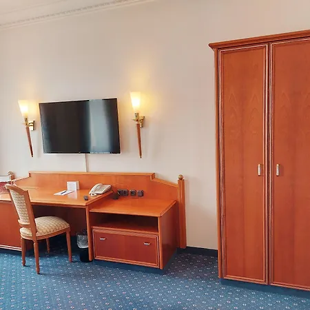 Bayerischer Hof 4* Drezda