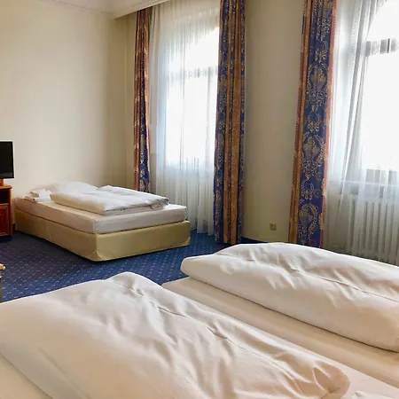 Bayerischer Hof Hotel 4*