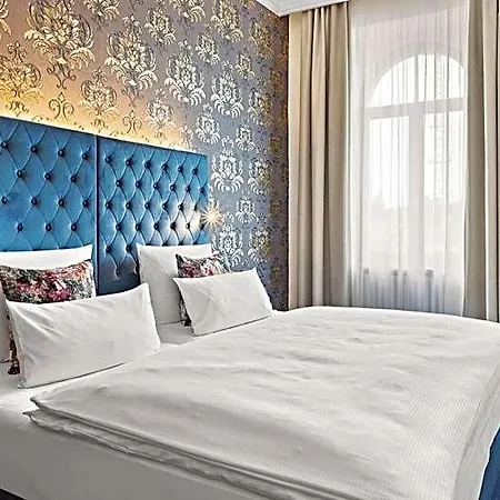 Bayerischer Hof Hotel 4*