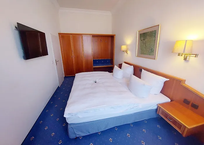 فندق Bayerischer Hof 4*