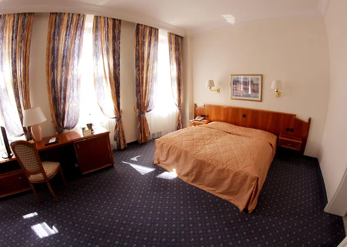 فندق Bayerischer Hof 4*