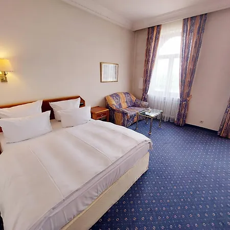 Bayerischer Hof Hotel 4*