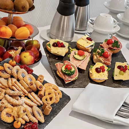 Bayerischer Hof Hotel 4*