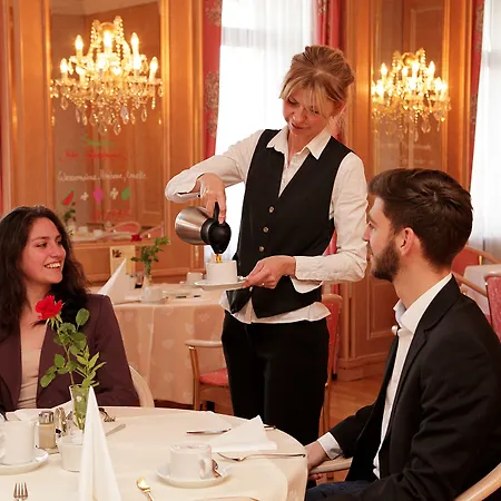 Bayerischer Hof Hotel 4*